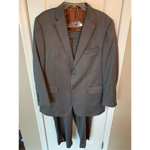 Jos A Bank gray stripped suit size 43R jacket and pants 37R 100% wool - Picture 2 of 9